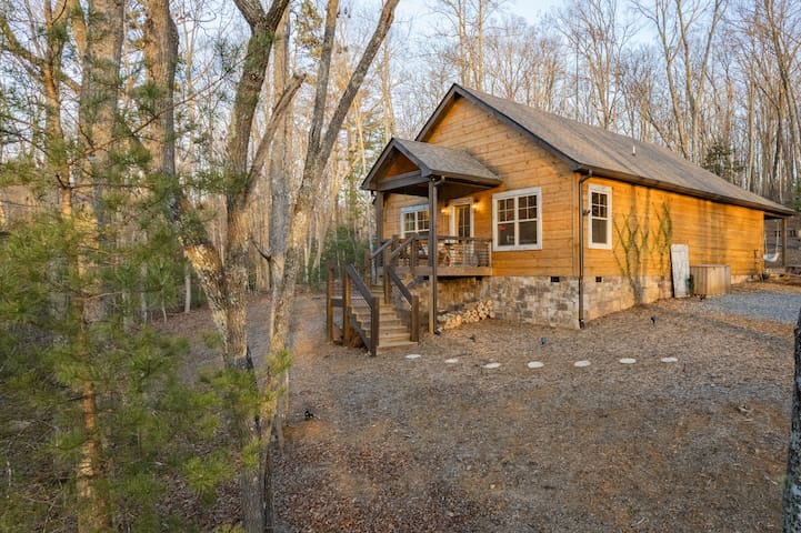 Luxe Cabin Getaway•BlueRidge•Vineyards•HotTub - Morganton