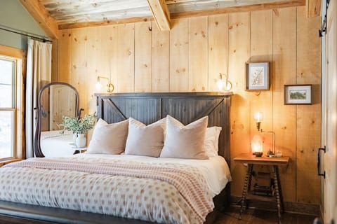 Luxe Cabin Getaway•BlueRidge•Vineyards•HotTub