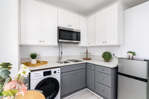 Upscale Studio Close to Balboa Park & Zoo