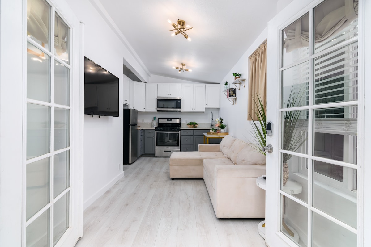 Cozy Apartment  in Historic SD Walk to Restaurants