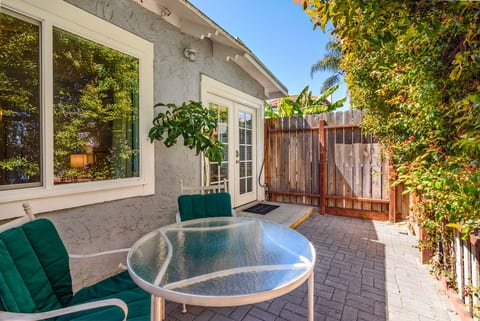 Cozy Apartment  in Historic SD Walk to Restaurants