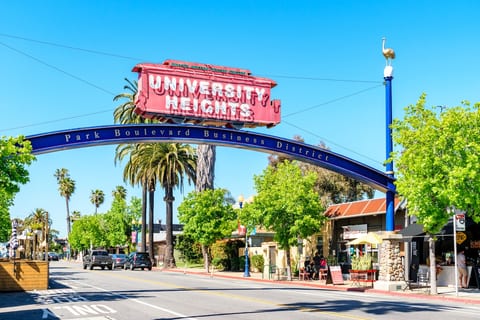 Cozy Apartment  in Historic SD Walk to Restaurants