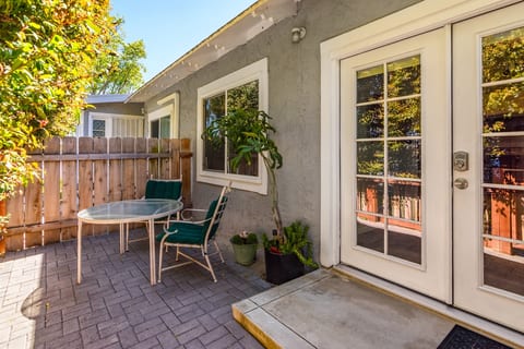 Cozy Apartment  in Historic SD Walk to Restaurants