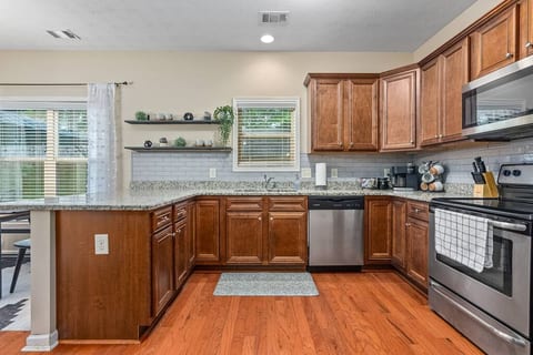Central to RTJ, Downtown AUB & Opelika *Sleeps 12*