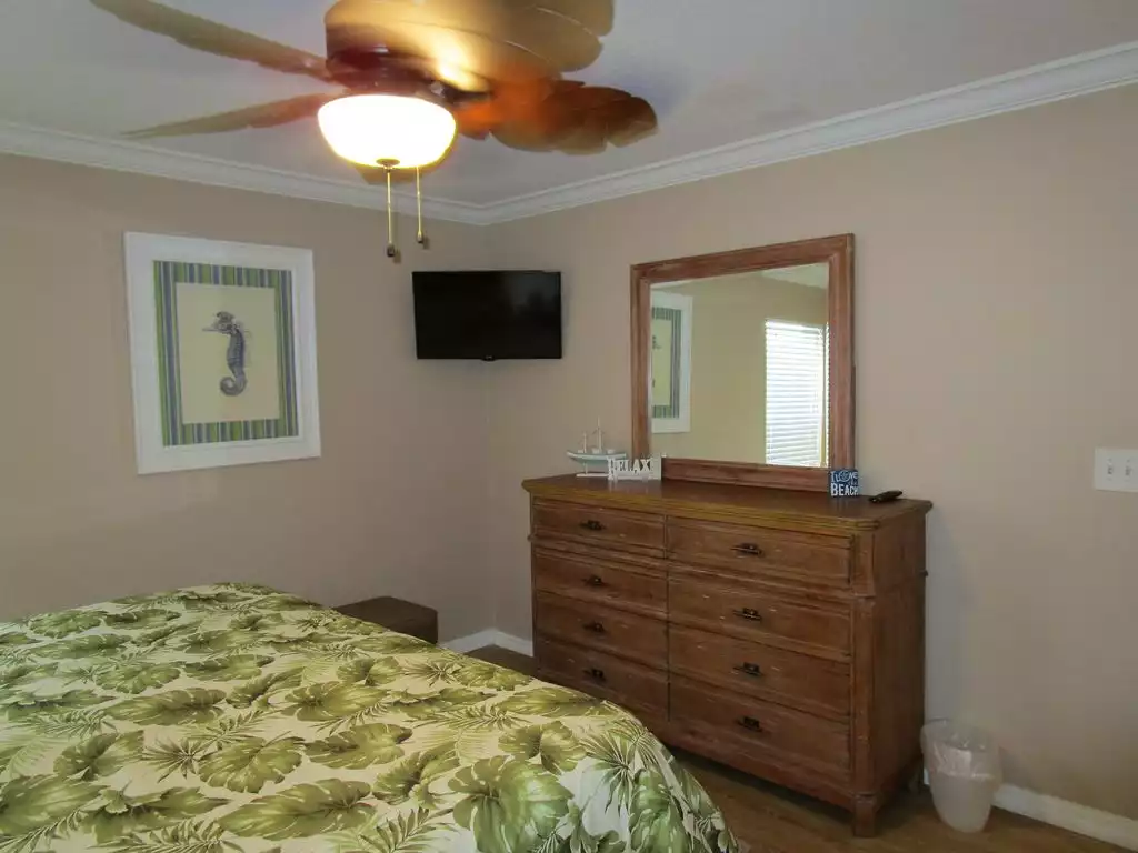 Master bedroom - Sand Isle I - Indian Rocks Beach