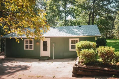 Minutes from Downtown Rogers and Beaver Lake!