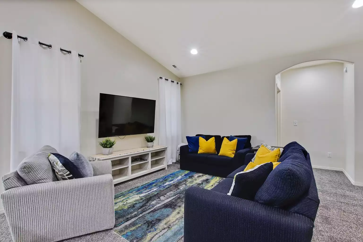 modern-luxurious-4-bedroom-centrally-located-home/