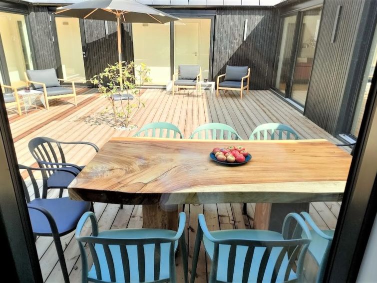 bernadeta-275m-from-the-sea/