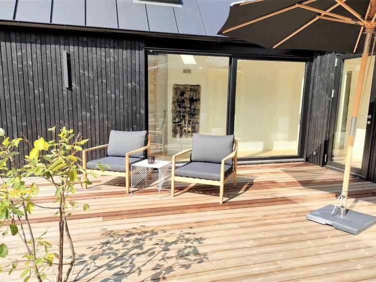 bernadeta-275m-from-the-sea/