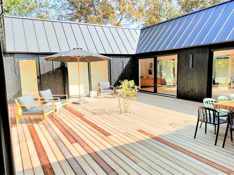 bernadeta-275m-from-the-sea/