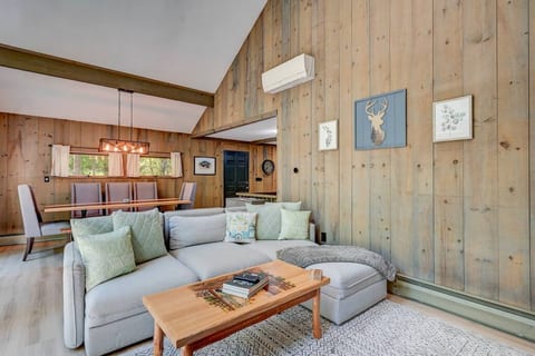 Pullout Couch (3 Twin Sections)