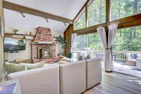 Living Space (Upper Level)