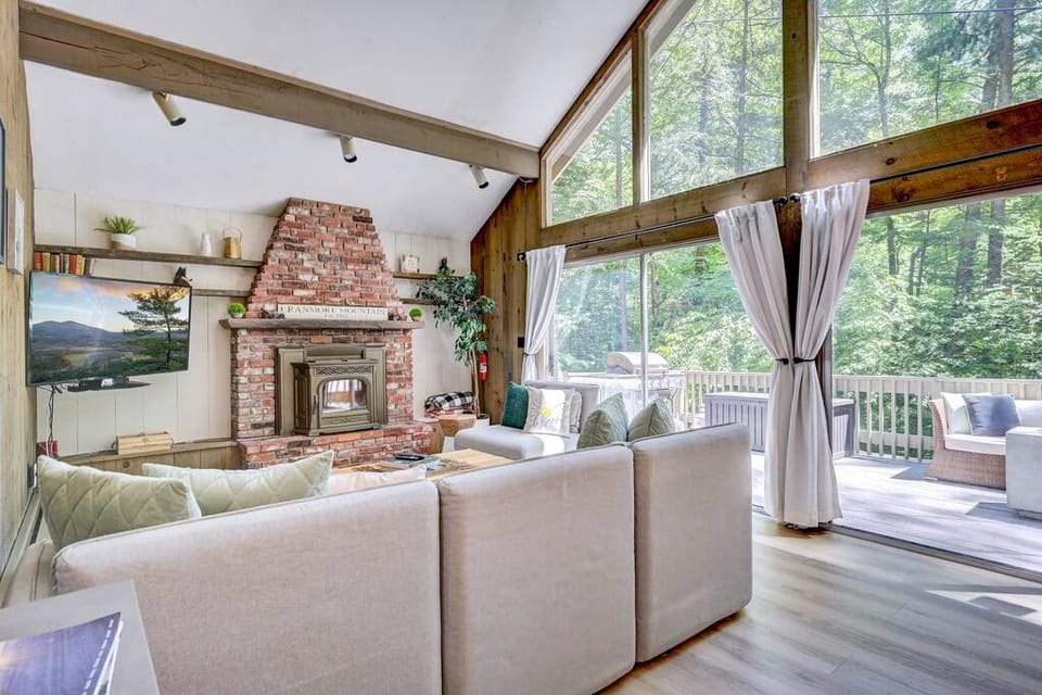 Living Space (Upper Level)
