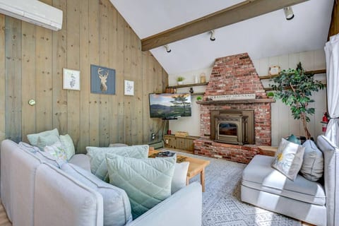 Living Space (Upper Level)