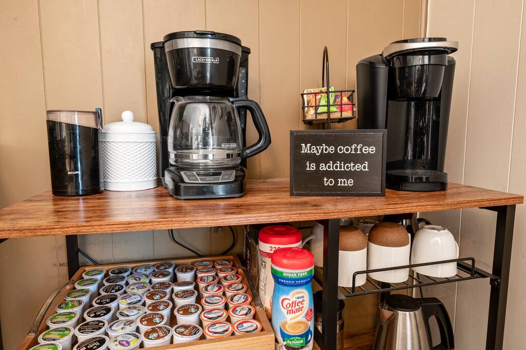 new-hot-tub-*-central-heat-*-nearzoo-*-fenced-yard/