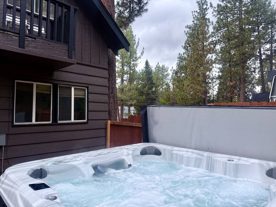 new-hot-tub-*-central-heat-*-nearzoo-*-fenced-yard/