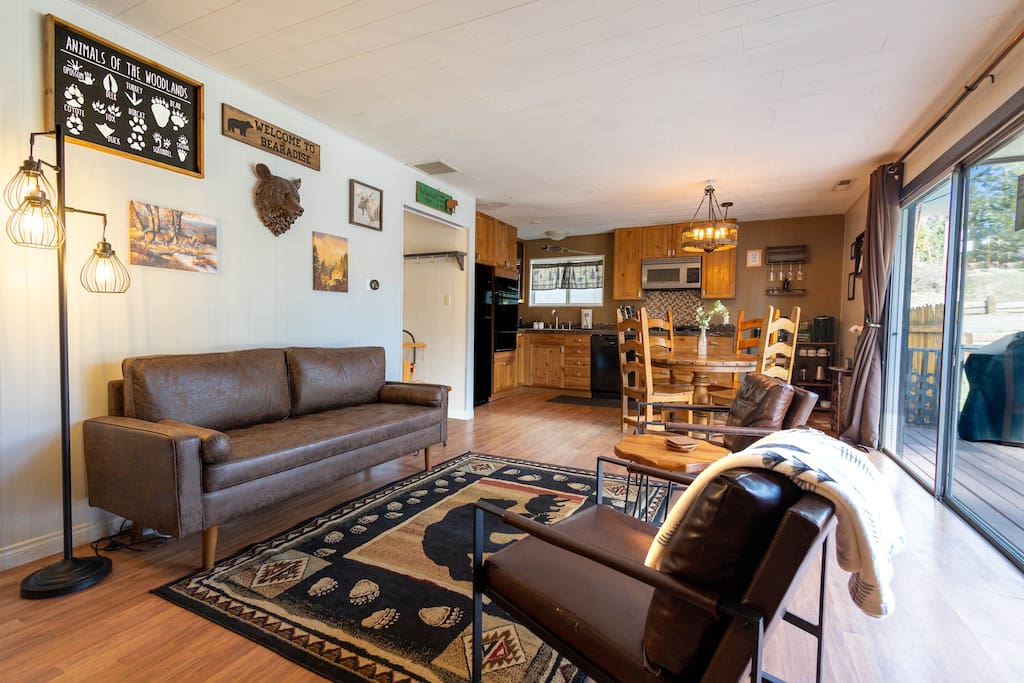 new-hot-tub-*-central-heat-*-nearzoo-*-fenced-yard/