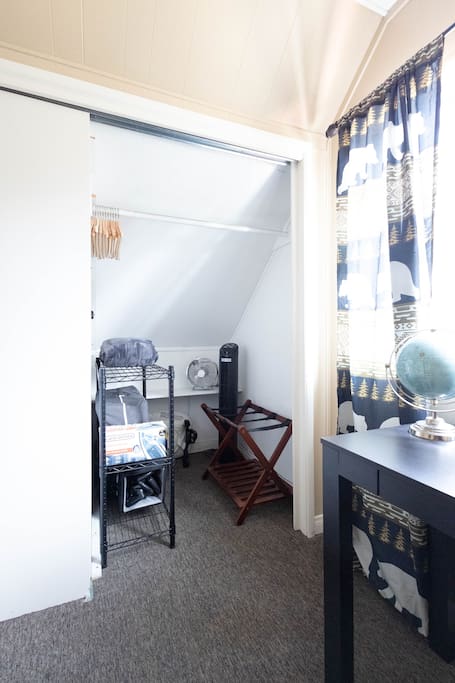 new-hot-tub-*-central-heat-*-nearzoo-*-fenced-yard/