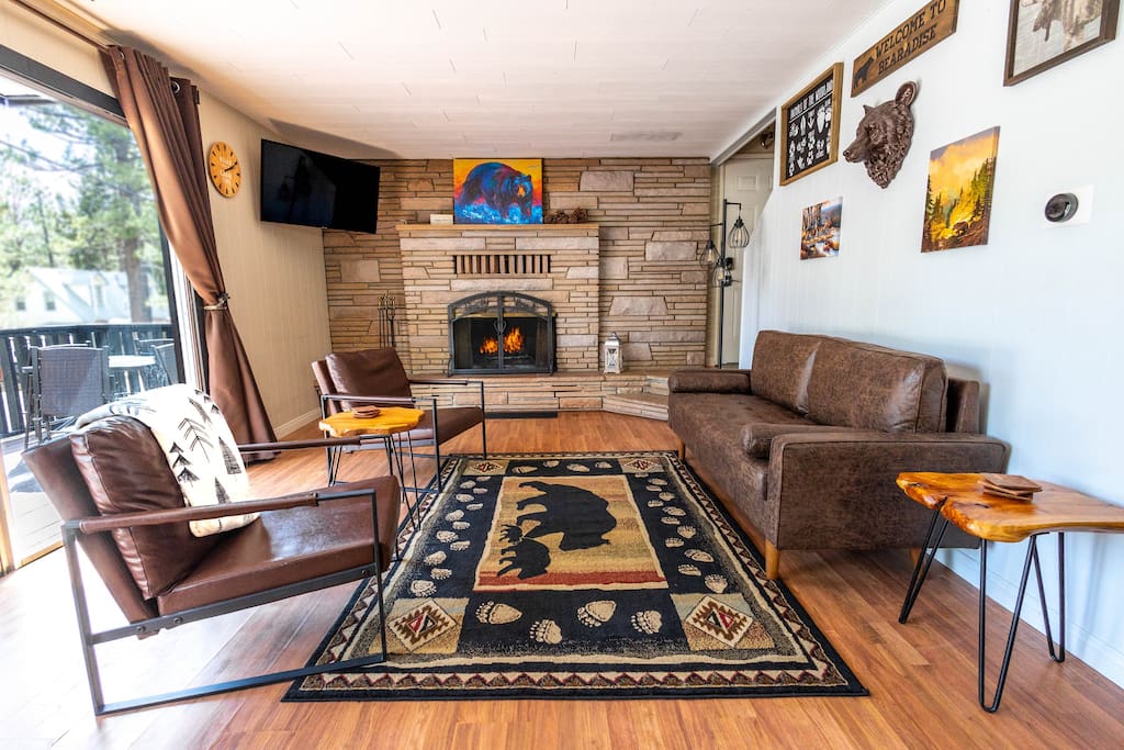 new-hot-tub-*-central-heat-*-nearzoo-*-fenced-yard/