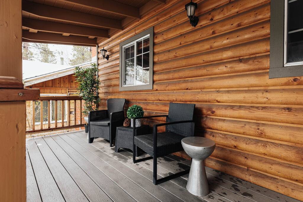 Hot Tub • Fenced Yard • Arcade • Walk To Lake