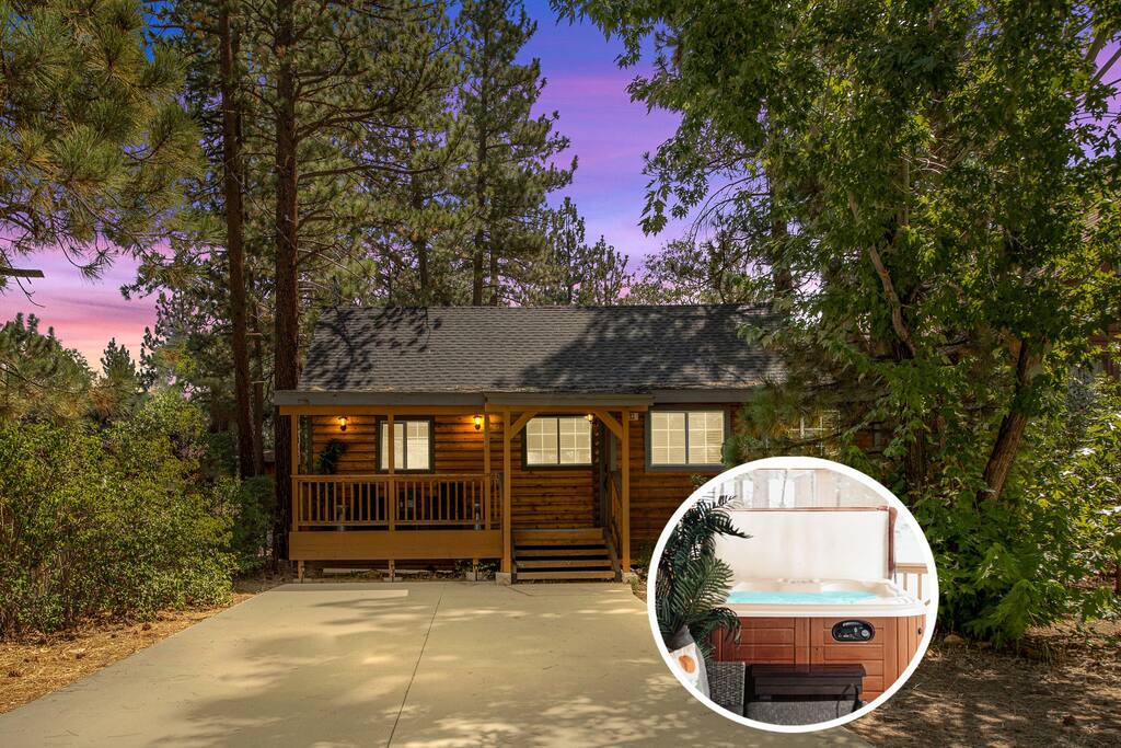 Hot Tub • Fenced Yard • Arcade • Walk To Lake