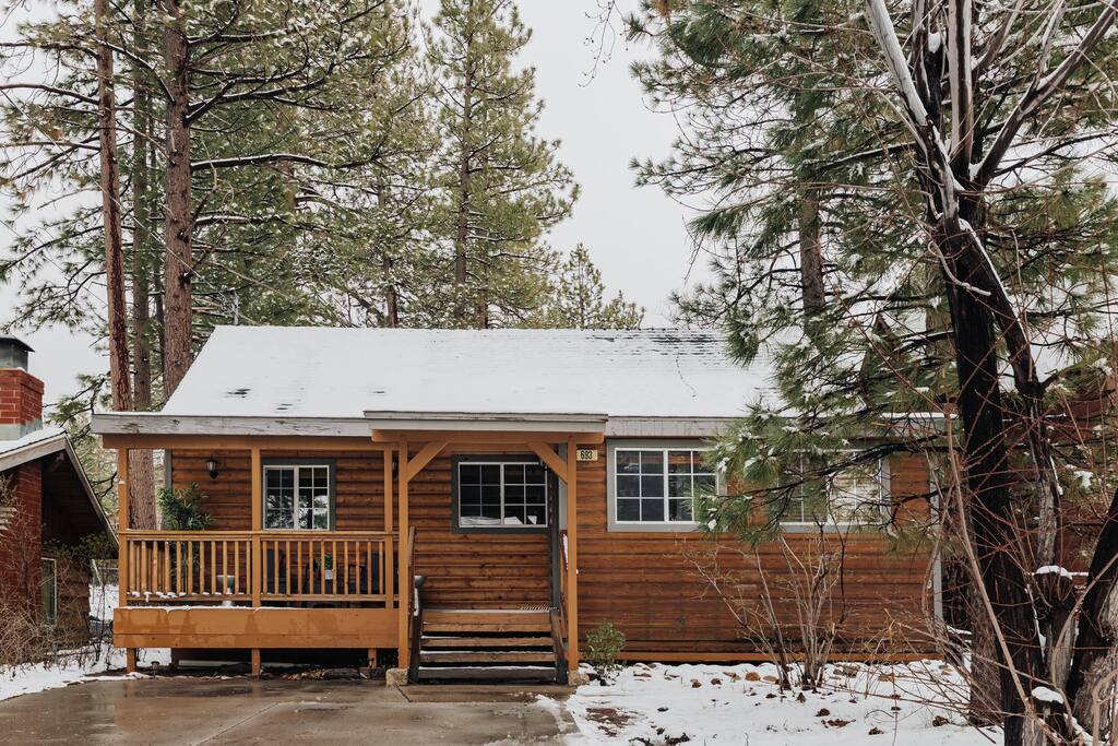 Hot Tub • Fenced Yard • Arcade • Walk To Lake