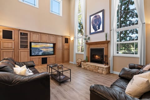 Hot Tub • Central AC & Heat • Pool Table & Arcade