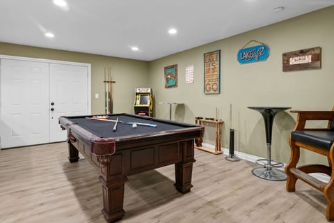 Private 1bed 1bath GUEST SUITE • HotTub • GameRoom