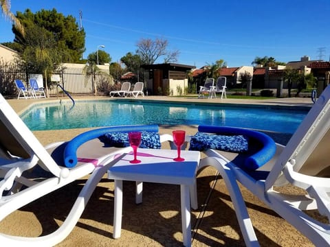 Towels & pool noodles. Yes, please!