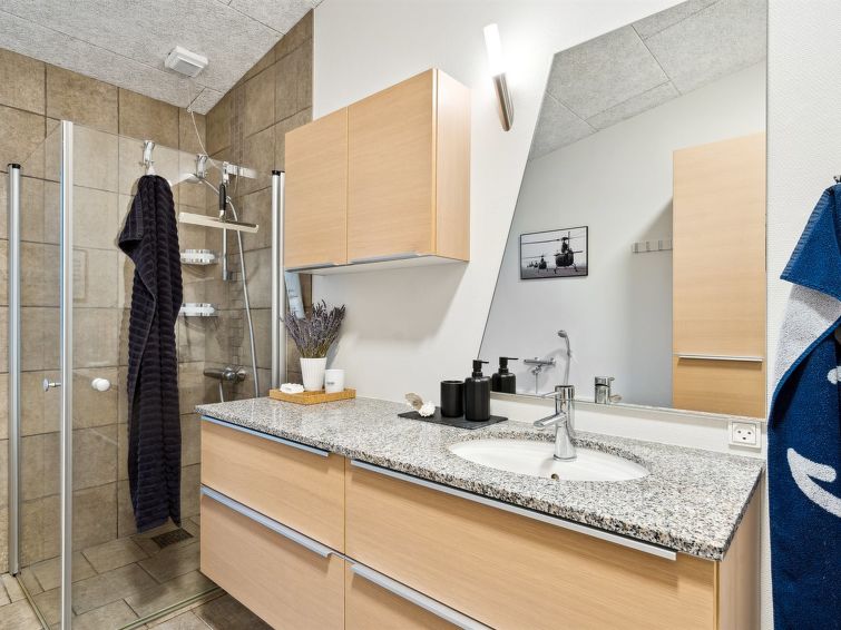 berta-70m-to-the-fjord/