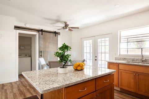 Quiet Townhome Near USF w/ Pool and Lake