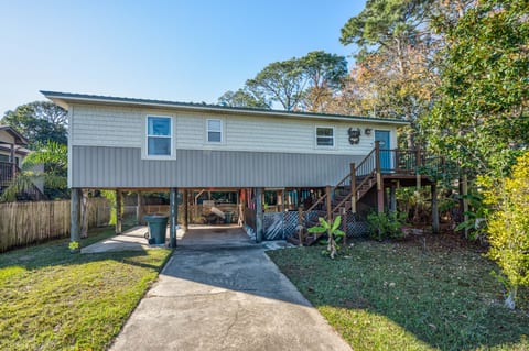 Wonderful home up on pilings.