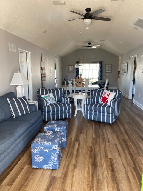 4 BR, 3 bath Cherry Grove Retreat near CG Pier