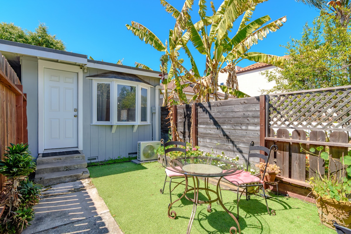 California Cool 1 br House Walk to Restaurant Bars