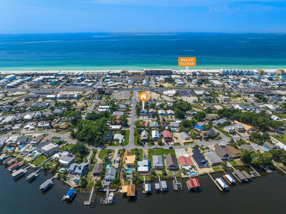 The house is located between the upper lagoon and the beach. 5 min to Beach. Free golf cart. Fenced backyard