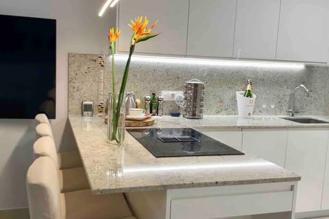 Seaside Serenity: Luxury with a Gourmet Twist