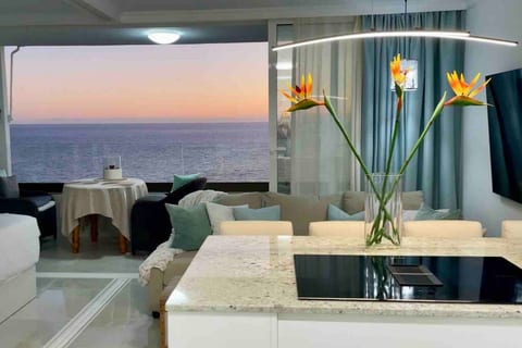 Seaside Serenity: Luxury with a Gourmet Twist