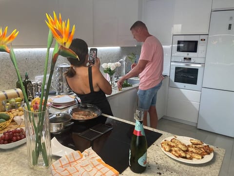 Seaside Serenity: Luxury with a Gourmet Twist