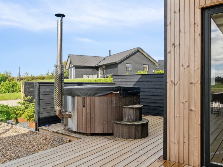 harrieth-300m-from-the-sea/