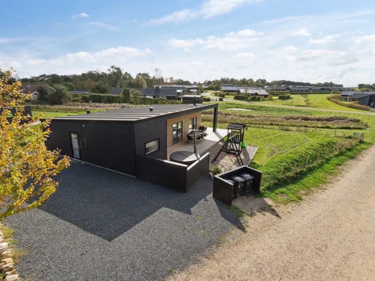 harrieth-300m-from-the-sea/