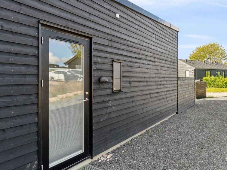 harrieth-300m-from-the-sea/