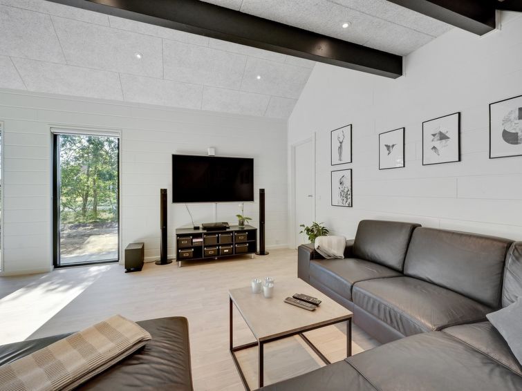 tinella-250m-to-the-fjord/