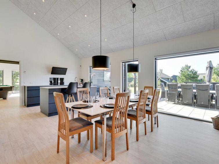 tinella-250m-to-the-fjord/