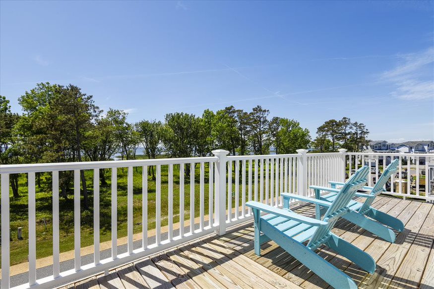 Sunset Sweet Serenity: Enjoy Sweeping Views from the Highest Point of Your Retreat