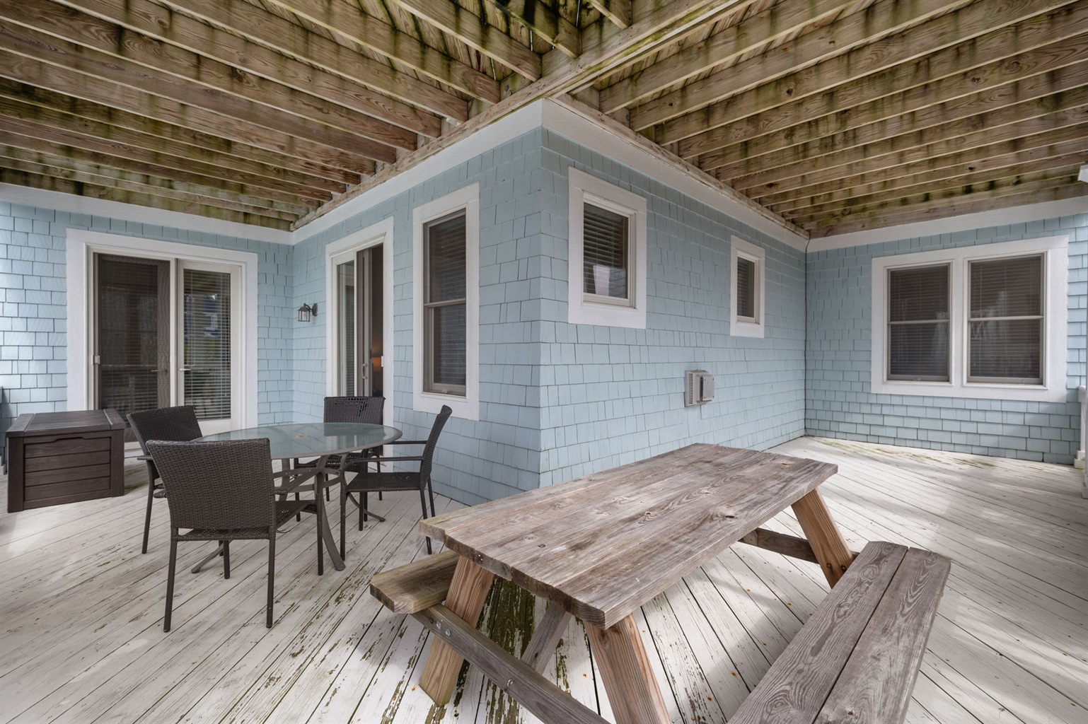 Lower deck