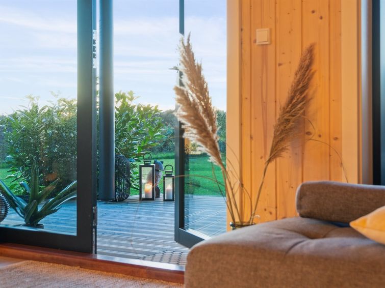 brothir-500m-from-the-sea/