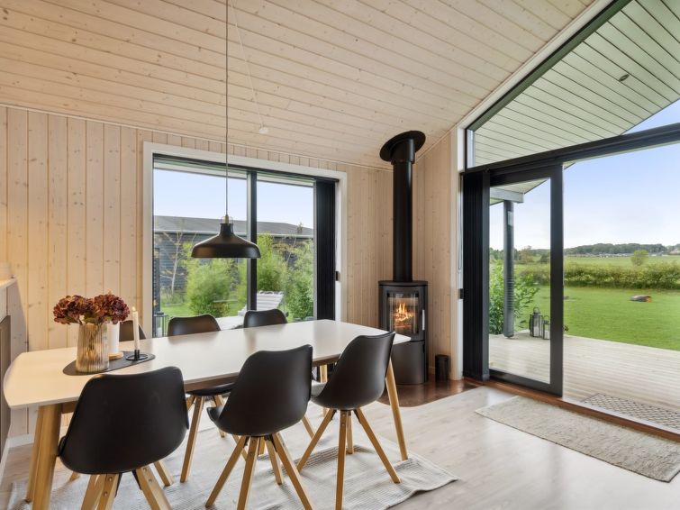 brothir-500m-from-the-sea/