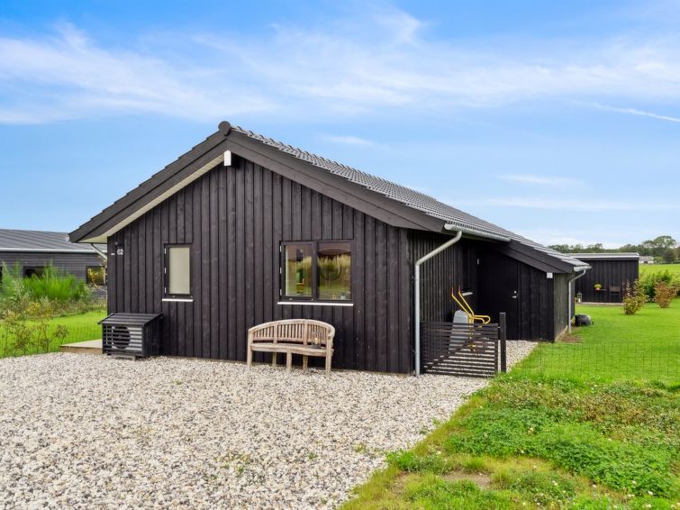 brothir-500m-from-the-sea/