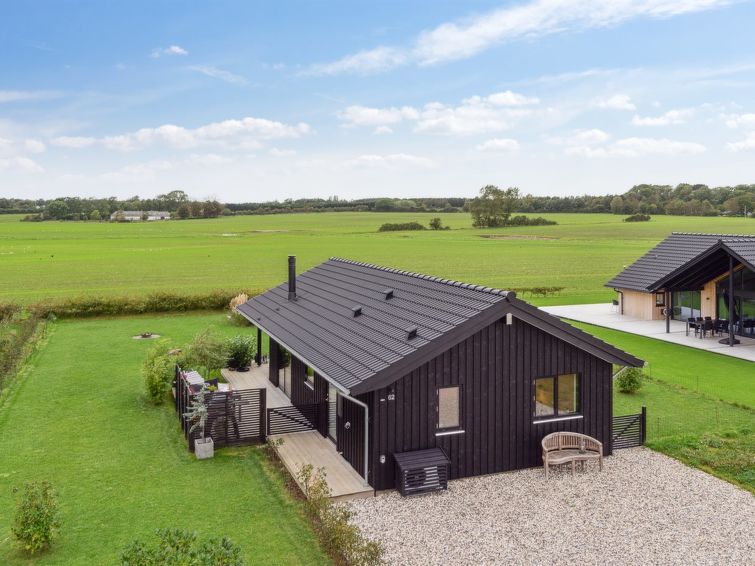 brothir-500m-from-the-sea/