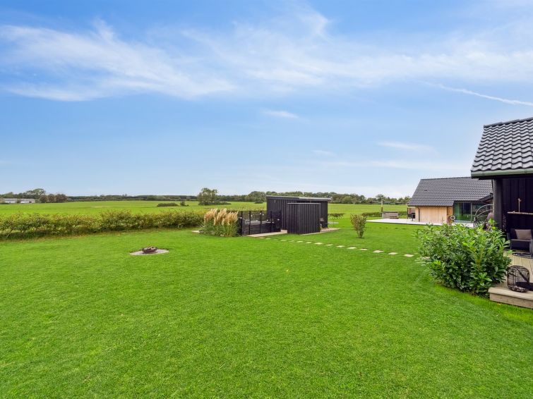 brothir-500m-from-the-sea/